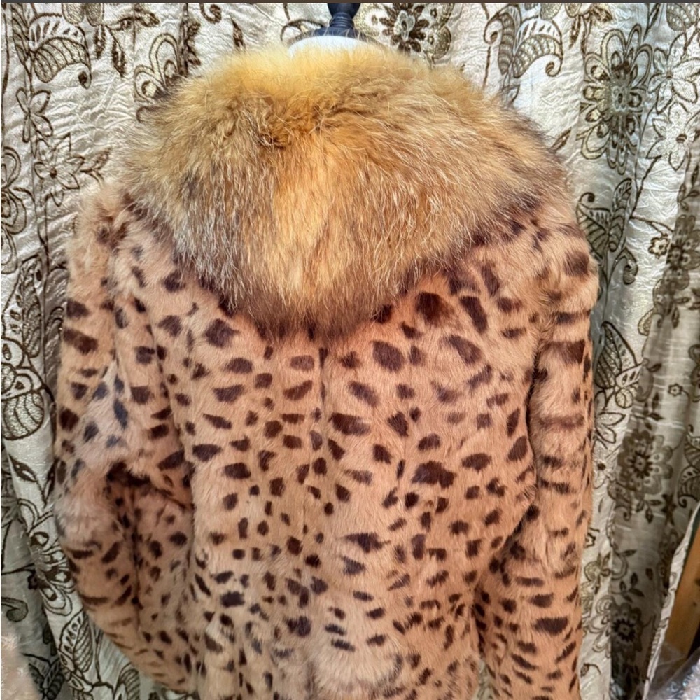Chic Leopard Real Fur Coat - Picture 7 of 9